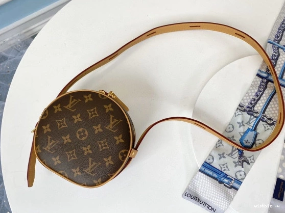 WIS PM BOITE CHAPEAU SOUPLE VUITTON LOUIS 1024